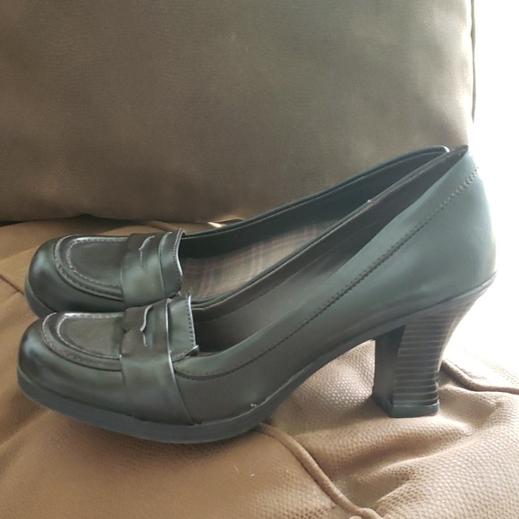 Gently worn brown pumps - Picture 6 of 7